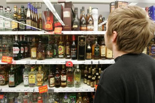 Vorglühen vor dem Besuch der Kirchweih: Das Mitbringen von Alkohol ist jetzt verboten.