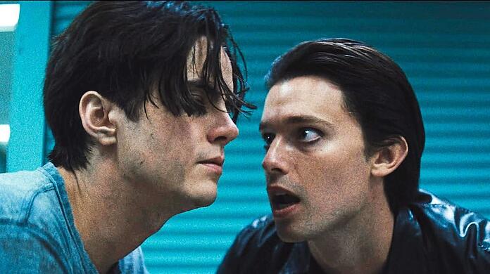 Erkennen Sie die Promisöhne? Patrick Schwarzenegger (re.) wird für seinen Freund (Miles Robbins) zum Albtraum in "Daniel Isn't Real".