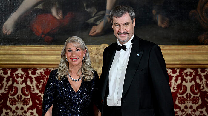Seit 1999 ist Markus Söder mit Karin Baumüller verheiratet. Gemeinsam hat das Paar drei Kinder.