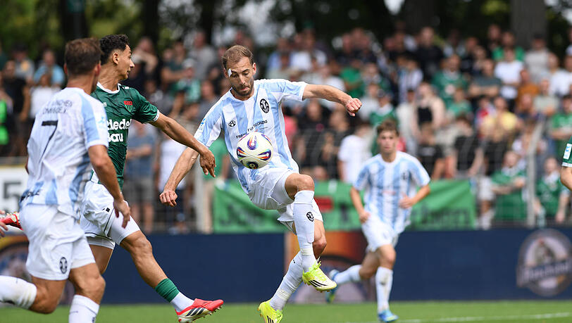 Eberwein trifft zum zwischenzeitlichen 1:1-Ausgleich gegen Schweinfurt.