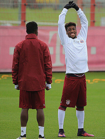 Ein bisschen Stretching ist immer gut: Kingsley Coman und David Alaba (links).
