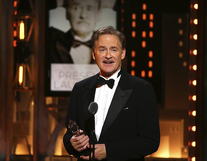 Top: Kevin Kline im Smoking