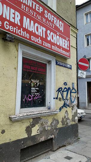 Schade drum: Das schöne alte Haus sieht leider ziemlich heruntergekommen aus.