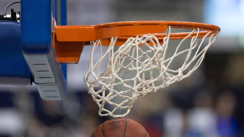 Ein Basketball geht in den Korb. Foto: Lukas Schulze/dpa/Symbolbild Ein Basketball geht in den Korb. Foto: Lukas Schulze/dpa/Symbolbild