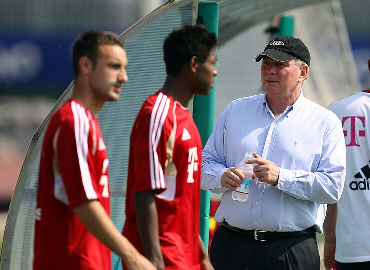 Bayern Training mit Spezial-Gast Uli Hoeneß: Die Bilder vom Gardasee