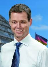 Er gilt als Favorit für den Posten des  CSU-Generalsekretärs. Wie Seehofers neuer Parteivize Peter Gauweiler hat auch Thomas Silberhorn im Bundestag gegen Angela Merkels Giechenland-Rettungsschirm gestimmt.