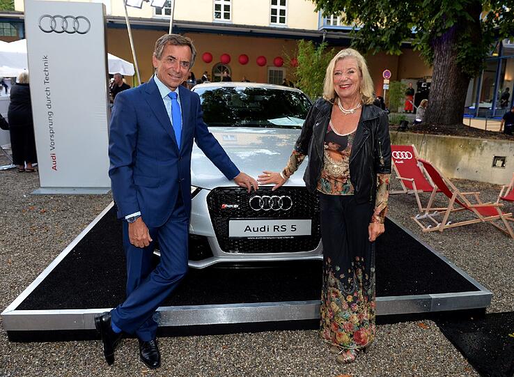 Schauspielerin Jutta Speidel und Thomas Günther, Gesamtvertriebsleiterder Audi Region Süd, genossen den Abend