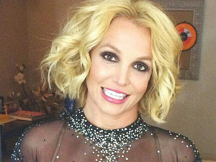 Britney Spears hält stolz den "Best of Las Vegas"-Award in die Kamera