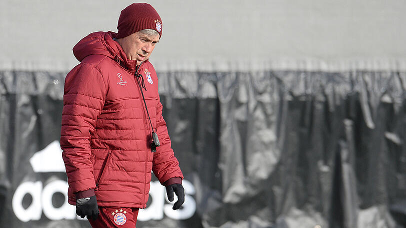 Bayern-Trainer Carlo Ancelotti hofft im Bundesliga-Hit gegen RB Leipzig auf eine vorweihnachtliche Bescherung.