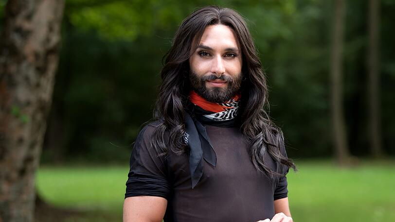Die Sängerin Conchita Wurst hießt mit bürgerlichem Namen Tom Neuwirth.