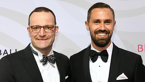 Jens Spahn (Bundesminister für Gesundheit) mit Ehemann Daniel Funke.