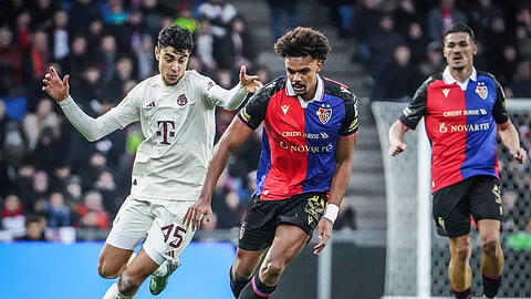 Konnte sich gegen Basels Renato Veiga behaupten: Youngster Aleksandar Pavlovic.