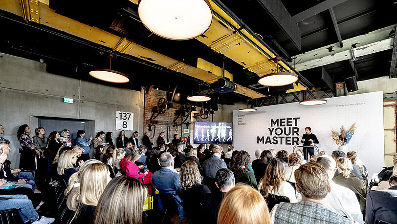 Talks, Workshops, Live-Cookings und Panels aus vier Themenbereichen – Kreativität, Business, Gesundheit und Kulinarik. Talks, Workshops, Live-Cookings und Panels aus vier Themenbereichen – Kreativität, Business, Gesundheit und Kulinarik.