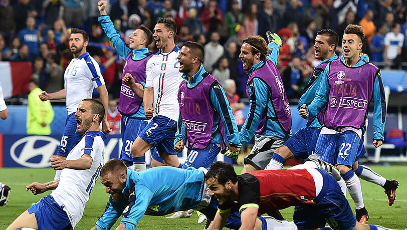 Italienische Jubelarie nach dem 2:0-Sieg gegen Geheimfavorit Belgien. Italienische Jubelarie nach dem 2:0-Sieg gegen Geheimfavorit Belgien.