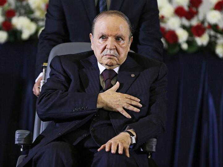 Der algerische Präsident Abdelaziz Bouteflika (82) ist gesundheitlich schwer angeschlagen und sietzt nach einem Schlaganfall im Jahr 2013 im Rollstuhl.