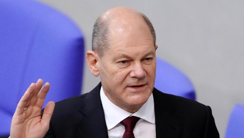Kanzler Olaf Scholz legt den Amtseid ab. Er verzichtet auf die Formel "So wahr mir Gott helfe".