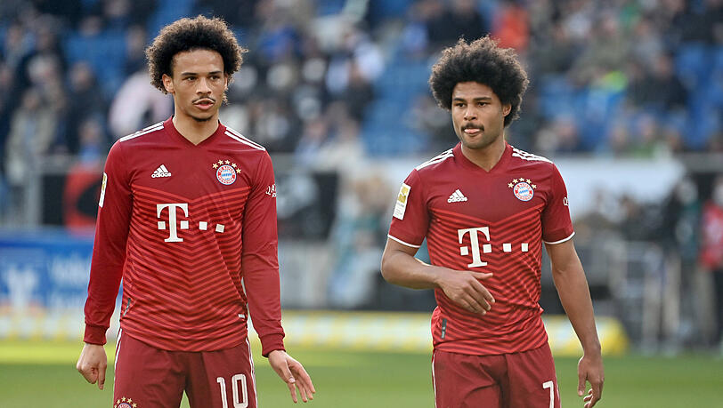 Leroy Sané (l.) und Serge Gnabry müssen in der kommenden Saison beim FC Bayern liefern.