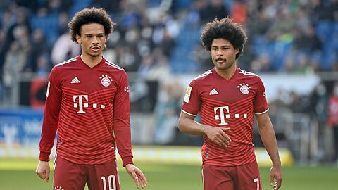 Leroy Sané (l.) und Serge Gnabry müssen in der kommenden Saison beim FC Bayern liefern.