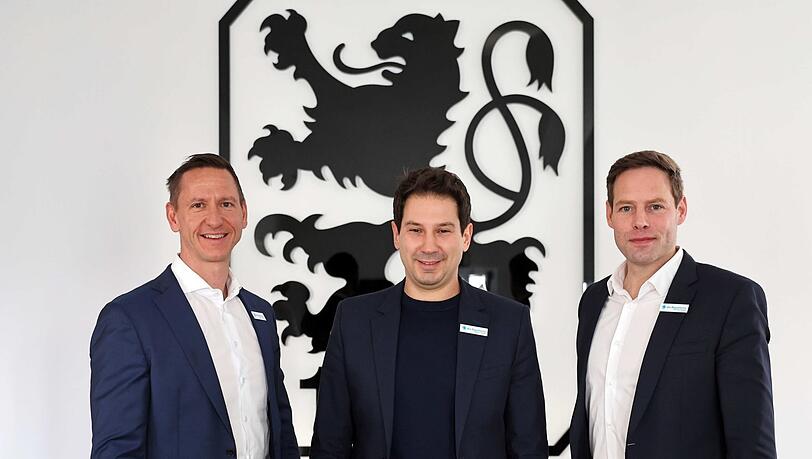 Das neue blaue Führungstrio: Finanz-Geschäftsführer Marc-Nicolai Pfeifer, Trainer Argirios Giannikis und Sport-Geschäftsführer Christian Werner (v.l.).