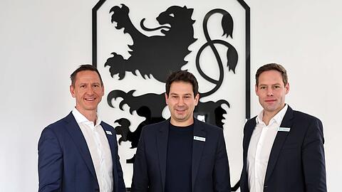 Das neue blaue Führungstrio: Finanz-Geschäftsführer Marc-Nicolai Pfeifer, Trainer Argirios Giannikis und Sport-Geschäftsführer Christian Werner (v.l.).