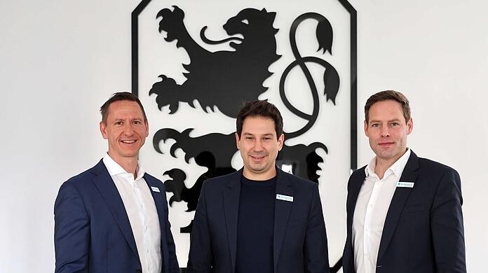 Das neue blaue Führungstrio: Finanz-Geschäftsführer Marc-Nicolai Pfeifer, Trainer Argirios Giannikis und Sport-Geschäftsführer Christian Werner (v.l.).
