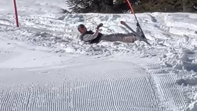 In seiner Story dokumentiert Bastian Schweinsteiger den Ski-Sturz seines Bruders.