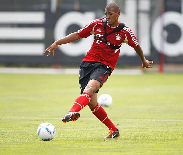 Jerome Boateng geht schon ganz ordentlich zur Sache.
