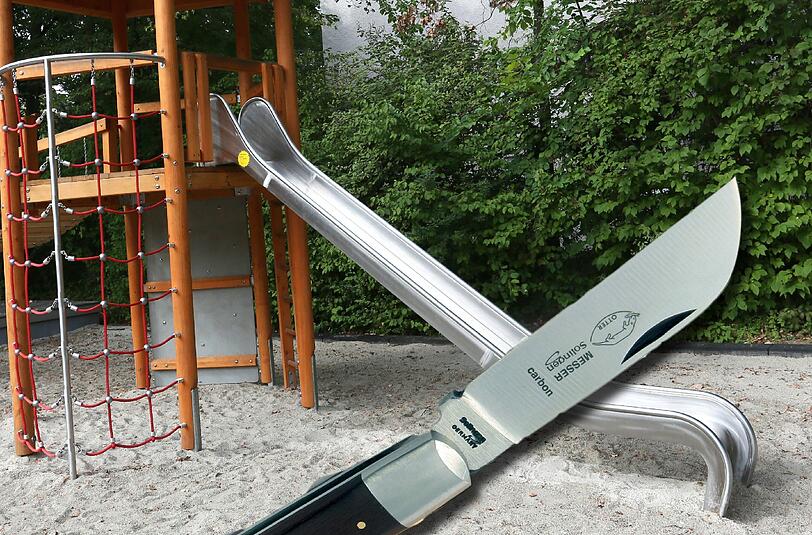 Ein Messer auf einem Spielplatz - höchste Gefahr für die spielenden Kinder. (Symbolbild)