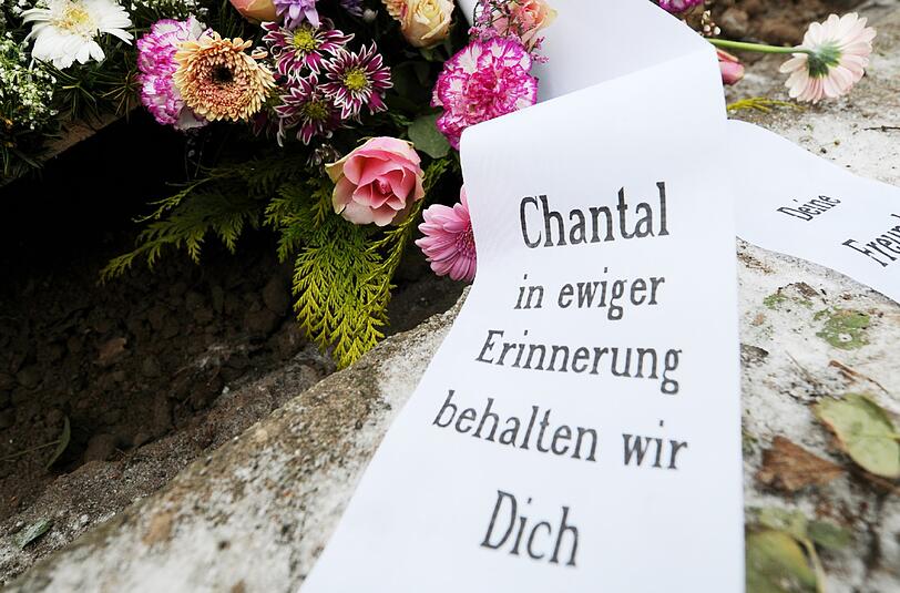 Chantals Grab auf einem Friedhof im Hamburger Stadtteil Kirchdorf.