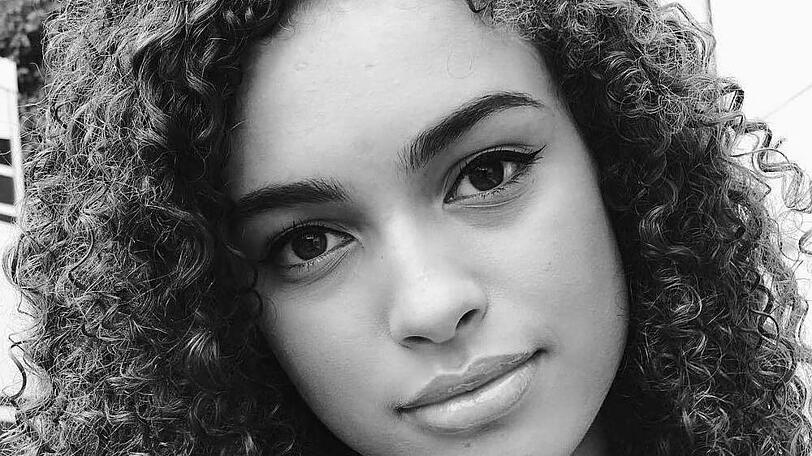 Die britische Sängerin und Schauspielerin Mya-Lecia Naylor starb Mitte April mit gerade einmal 16 Jahren. Sie war unter anderem in den CBBC-Shows "Millie Inbetween" und "Almost Never" zu sehen, außerdem spielte sie an der Seite von Tom Hanks und Halle Berry in dem Film "Cloud Atlas". Die genaue Todesursache ist noch unklar.
