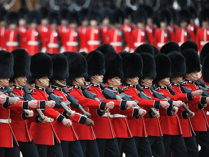 Die Grenadier Guards bei der Parade.