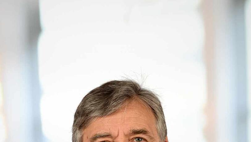 Dr. Klaus Müller. Dr. Klaus Müller.