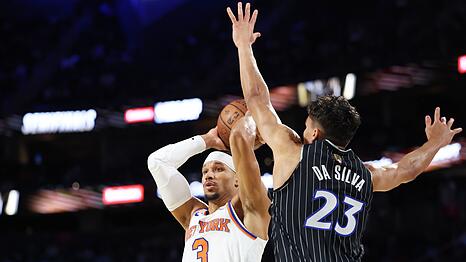 Orlandos Tristan da Silva (l) wehrte sich vergeblich gegen Josh Hart und die Knicks.