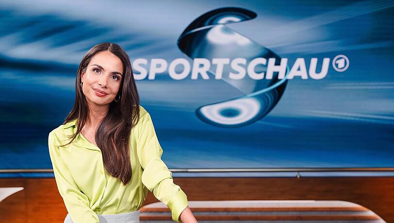 Lea Wagner bezeichnet das "Sportschau"-Set als "schönstes Studio der Welt". Lea Wagner bezeichnet das "Sportschau"-Set als "schönstes Studio der Welt".