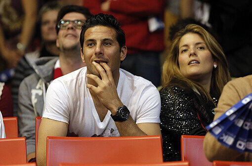 Auch Claudio Pizarro und seine Frau fiebern bei dem Spiel mit.