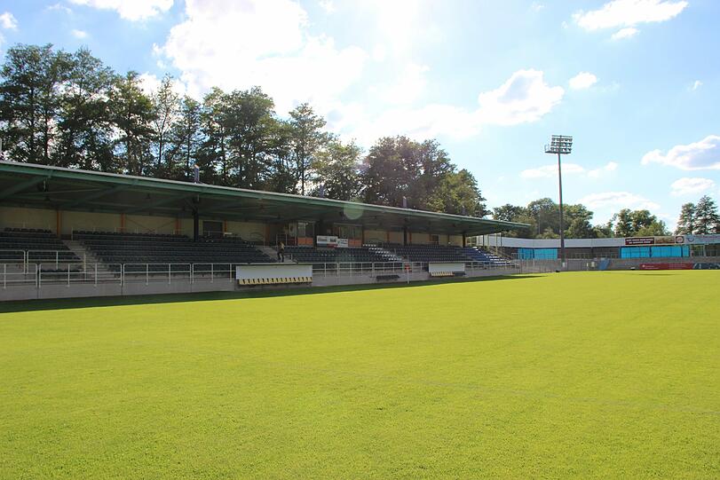 Ausnahmezustand vor Guardiolas erstem Spiel in Weiden: Die AZ war schon da und zeigt in der Bilderstrecke, was die Bayern dort erwartet.