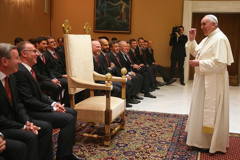 Große Ehre für den FC Bayern: Die Bilder von der Privataudienz bei Papst Franziskus.