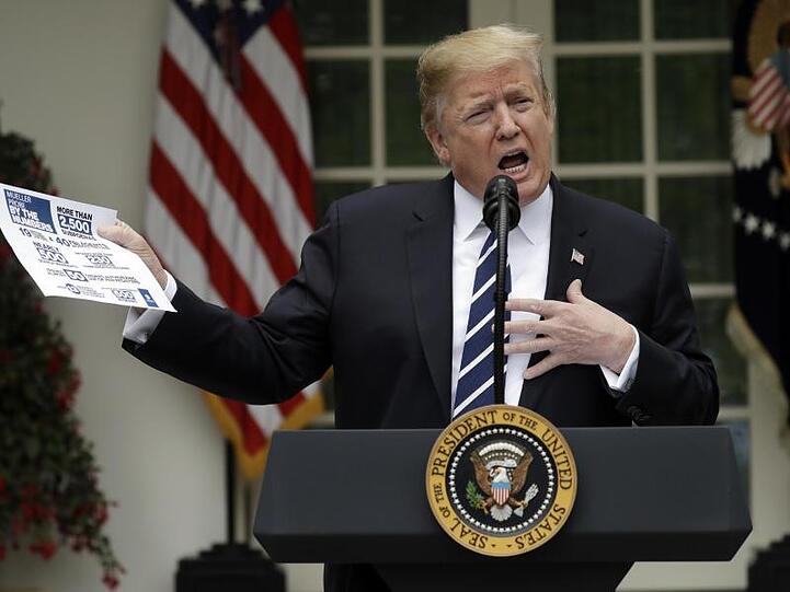 Donald Trump, Präsident der USA, spricht im Rosengarten des Weißen Hauses.