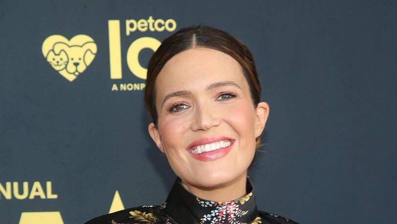 Die schwangere Mandy Moore im August auf dem roten Teppich.