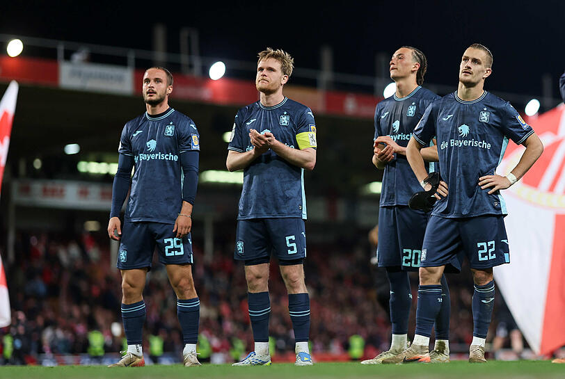 "Fassungslos": Die L&ouml;wen Marvin Rittm&uuml;ller, Thore Jacobsen, Samuel Althaus und Sigurd Haugen nach dem Debakel in der Lausitz.