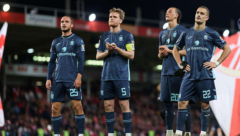 "Fassungslos": Die L&ouml;wen Marvin Rittm&uuml;ller, Thore Jacobsen, Samuel Althaus und Sigurd Haugen nach dem Debakel in der Lausitz.