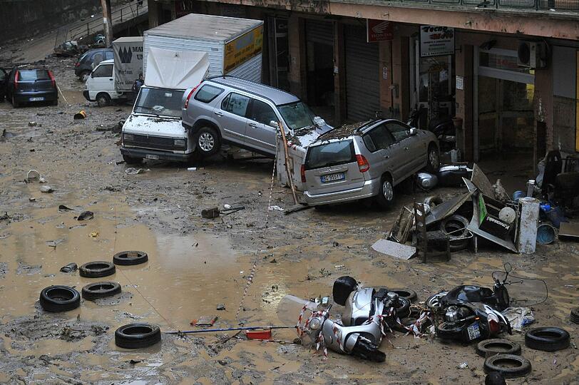 Schwere Unwetter in Italien haben in den letzten zwei Wochen mindestens 16 Menschen das Leben gekostet - Ende des Regens nicht vor Ende der Woche.