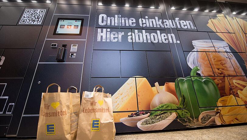 Die neue Bahnhofsbox mit ihren 52 Fächern in Stuttgart erinnert an eine Paketstation. Die neue Bahnhofsbox mit ihren 52 Fächern in Stuttgart erinnert an eine Paketstation.