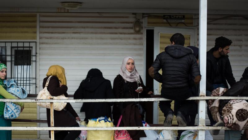 Syrische Migranten warten darauf, im türkischen Flüchtlingslager Kilis aufgenommen zu werden. Syrische Migranten warten darauf, im türkischen Flüchtlingslager Kilis aufgenommen zu werden.