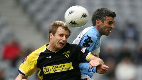 Aachens Kapitän Matthias Lehmann, hier im Duell mit Danny Schwarz, will seine Ex-Kollegen vom TSV 1860 abschießen. Aachens Kapitän Matthias Lehmann, hier im Duell mit Danny Schwarz, will seine Ex-Kollegen vom TSV 1860 abschießen.