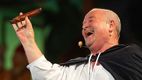 Vor dem Boxkampf um die älteste Bratwurstküche ein bisschen nachgestellte Geschichte: Probst Johann von Siebeleben soll 1404 erstmals eine Bratwurst erwähnt haben.