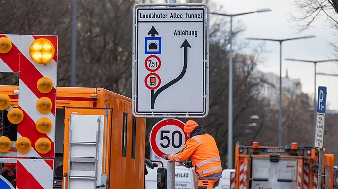 Seit Dienstag d&uuml;rfen Autofahrer wieder mit bis zu 50 Kilometern pro Stunde &uuml;ber die Landshuter Allee fahren. (Archivbild)