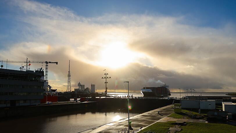 Den Nord-Ostsee-Kanal nutzen wieder mehr Schiffe. (Archivbild)