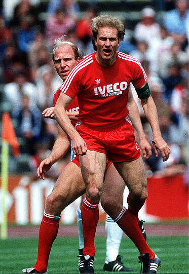 Der heutige Vorstandsvorsitzende des FC Bayern Karl-Heinz Rummenigge spielte von 1974-1984 für den Rekordmeister. Er schoss in 310 Spielen...
