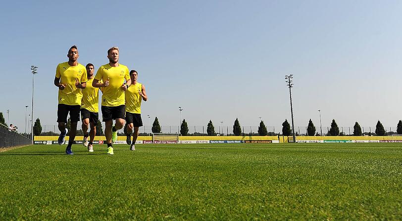 Lewandowski ist zurück im Dortmund Training. Am Sonntag hat der polnische Stürmer die Vorbereitung auf die neue Saison begonnen.